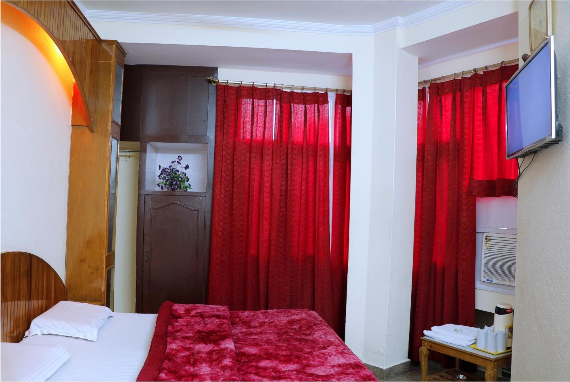 Hotel Raghunath Jammu Eksteriør billede